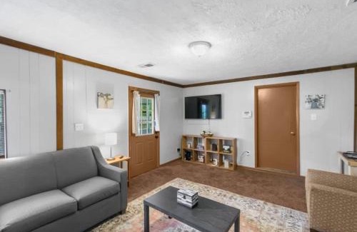 Birmingham House | Convenient Stay Near Downtown Birmingham - Pet Friendly