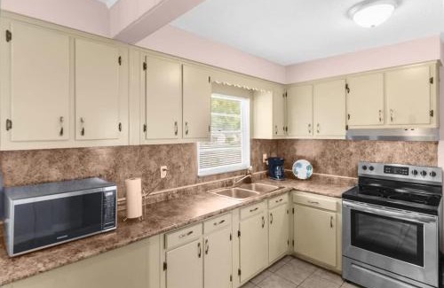 Shannon House | Conveniently Located Blushing Bungalow Near Legion Field