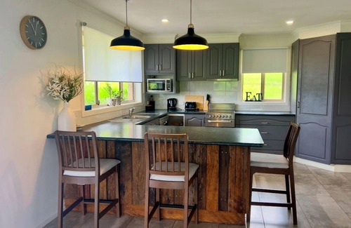 Bald Hills Other | 10 mins to Merimbula modern farm house ,quiet, close to village and beaches