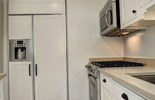 North Ridge House | Stylish Lilac House: Free Parking & Minutes to Smithsonian