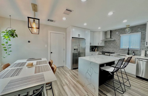 McKinney House | 10 mins to SoCo, Airport+Dog Friendly+5 Star Rental Operating for 3yrs!