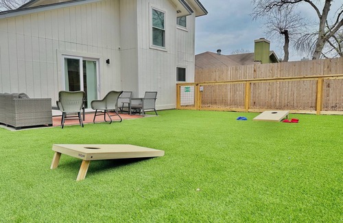 McKinney House | 10 mins to SoCo, Airport+Dog Friendly+5 Star Rental Operating for 3yrs!