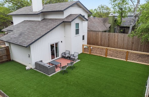 McKinney House | 10 mins to SoCo, Airport+Dog Friendly+5 Star Rental Operating for 3yrs!