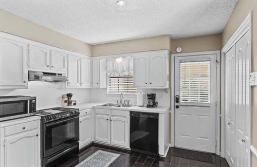 South Baton Rouge House | 10 Mins to Tiger Stadium! South Burbank Bungalow