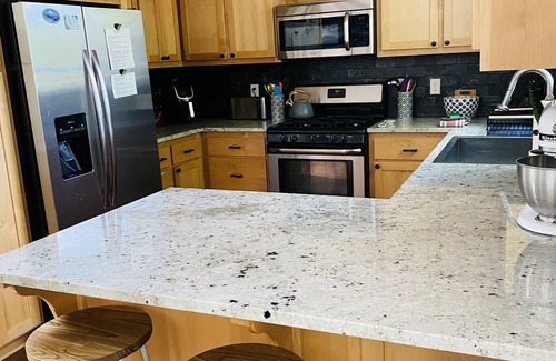 Eugene House | Perfect Getaway Near U of O with Hot Tub & Pet-Friendly!
