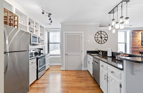 Downtown Nashville Condo | Prime Downtown Condo: 10 Min to Broadway with Free Parking