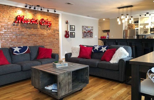 Downtown Nashville Condo | Prime Downtown Condo: 10 Min to Broadway with Free Parking