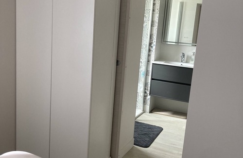 La Rochelle Bed & Breakfast | Convenient Location: Stroll to Center, Parks & Beach
