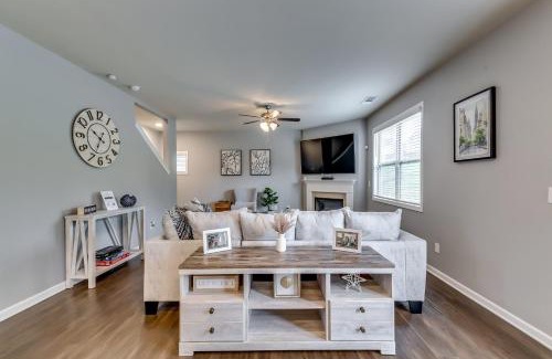 Cliftondale House | Discover Greywind Retreat: 4-Star with Office & Parking