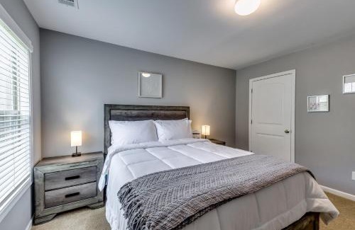 Cliftondale House | Discover Greywind Retreat: 4-Star with Office & Parking