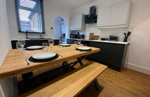 Lincoln House | Convenient Stay Near Lincoln City Centre - Egon's House