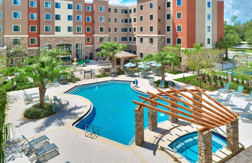 Gainesville Condo | Prime Location near U of Florida with Pool & Free Breakfast