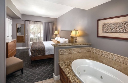 Napa Resort | Prime Location: 10 Min to BottleRock with Full Kitchen