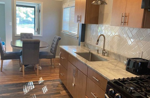 Parma House | Convenient 3B/1Bath Home Near Downtown Cleveland