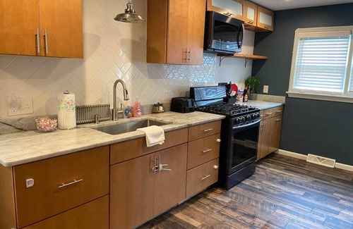 Parma House | Convenient 3B/1Bath Home Near Downtown Cleveland