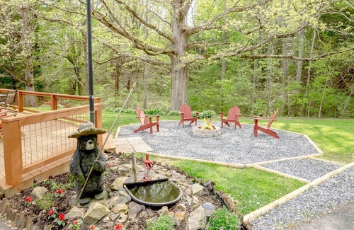Wears Valley House | Pet-Friendly Retreat with Hot Tub, Game Room & Firepit