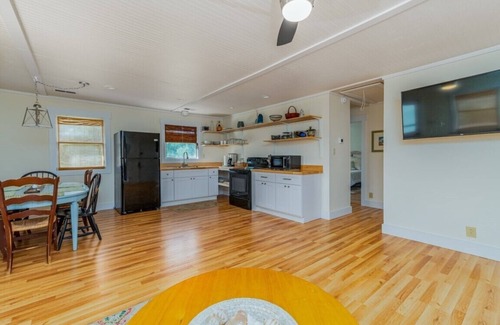 Wanchese Cottage | Convenient Access to Manteo and Nags Head Beaches