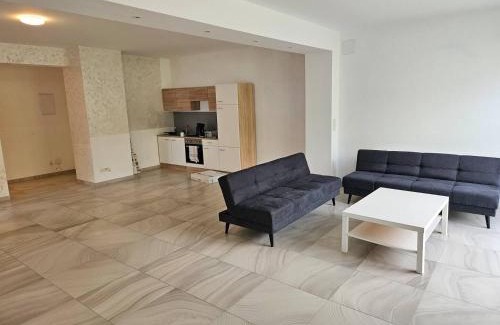 Liesing Apartment | 10 Minutes to S-Bahn I Garden Option I Wifi
