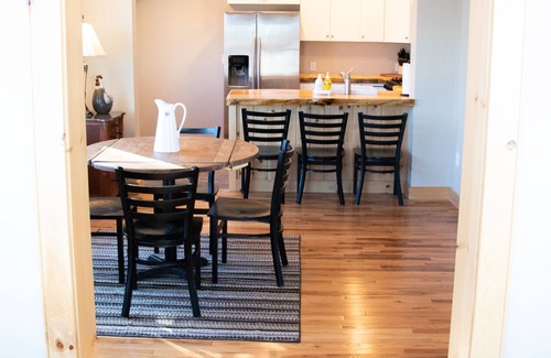 Bethel House | Ideal Getaway Near Sunday River with Spa & Kitchen Access