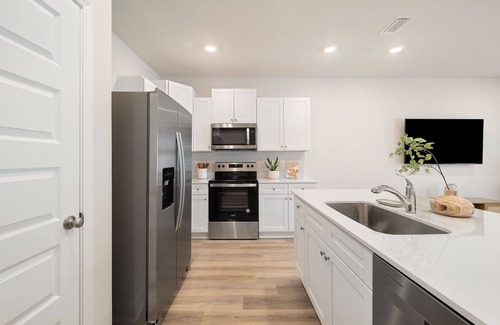 Gulf Breeze House | Beachside Escape: Family-Friendly with Breakfast & Fun!