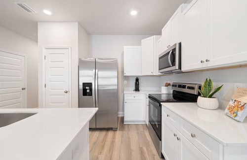 Gulf Breeze House | Beachside Escape: Family-Friendly with Breakfast & Fun!
