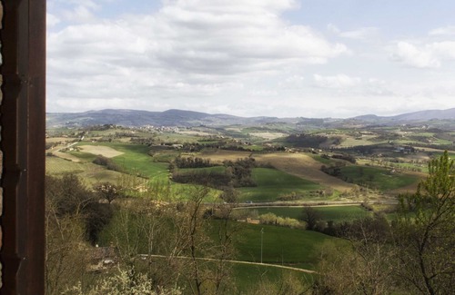 Todi Apartment | Relaxing Retreat: Walk to Todi Center with Pool & Spa