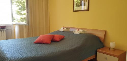 Mukinje Apartment | Ideal Retreat: 10-Minute Walk to Scenic Lakes
