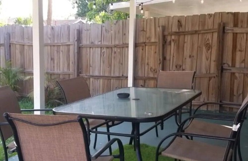 Tampa House | Discover Joyful Moments at Modern Hyde Park Retreat