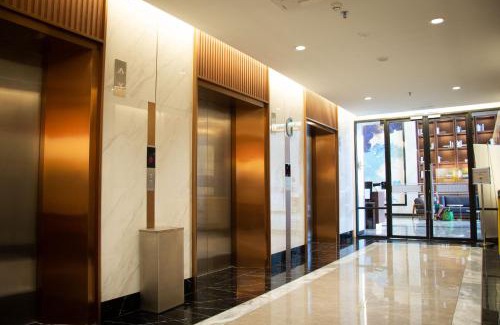 Sungai Penchala Apartment | 10 Mossaz skypool 5mins to 1U and Ikea atEmpire City by Light House