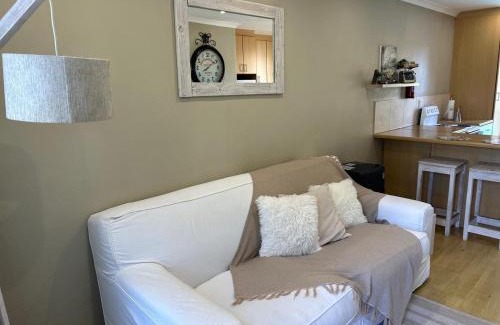 Edgemead Apartment | Relaxing Oceanfront Getaway at 10 On Ou Kraal