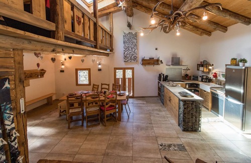 Orelle House | Inviting Chalet for 10: Ideal for Skiing & Summer Hiking