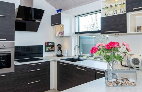 Fjellerup House | Ideal Holiday Home for 10 with Pool and Ocean Views