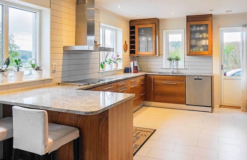 Klovedal House | Ideal Holiday Home for 10 in Beautiful Klövedal