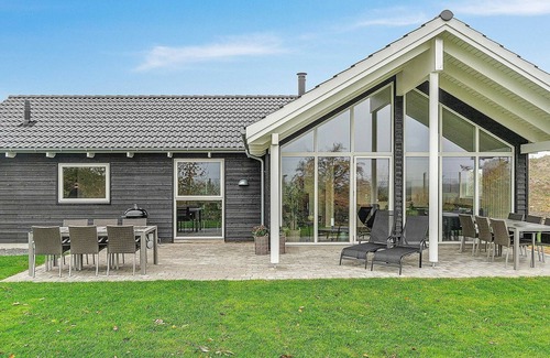 Olpenitz House | Spacious 10-Person Holiday Home in Hasselberg - Pet Friendly