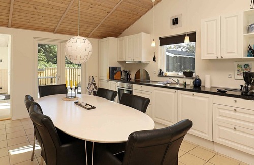 Lild Strand House | Spacious 10-Person Holiday Home with Ocean View in Frøstrup