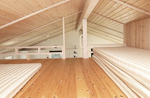Lild Strand House | Spacious 10-Person Holiday Home with Ocean View in Frøstrup