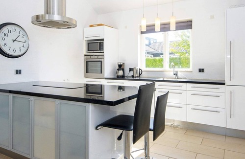 Grena Strand House | Spacious 10-Person Holiday Home with Oceanfront Views