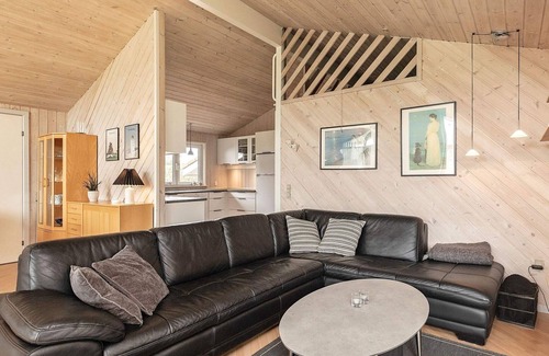 Grønhøj House | Spacious 10-Person Holiday Home in Løkken - Rated 9.8!