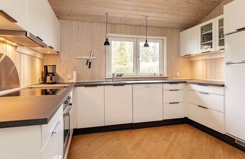 Grønhøj House | Spacious 10-Person Holiday Home in Løkken - Rated 9.8!