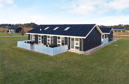 Grønhøj House | Spacious 10-Person Holiday Home in Løkken with Pool & Spa