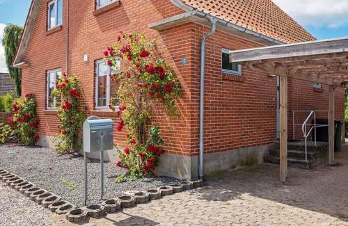 Husby House | Spacious 10-Person Holiday Home in Ulfborg - Pet Friendly & Family Ready