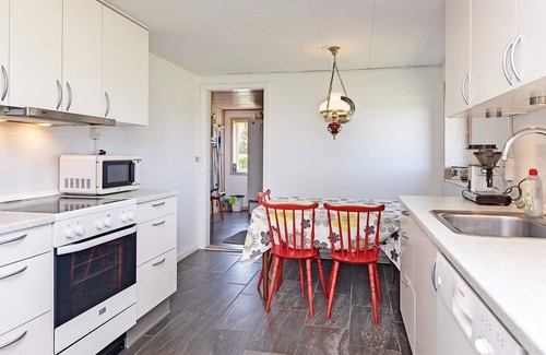 Vinderup House | Ideal 10-Person Holiday Home with Oceanfront Views