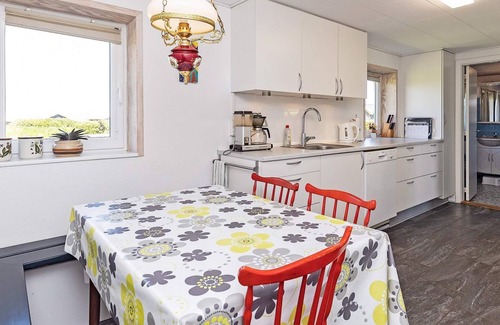 Vinderup House | Ideal 10-Person Holiday Home with Oceanfront Views