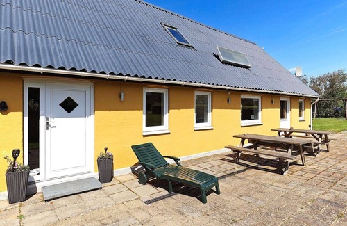 Vinderup House | Ideal 10-Person Holiday Home with Oceanfront Views