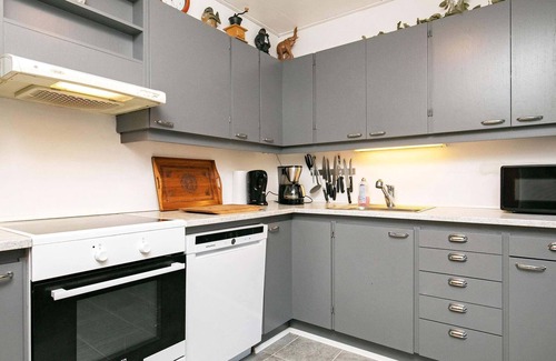 Aalbaek House | Spacious 10-Person Holiday Home with Ocean View in Ålbæk