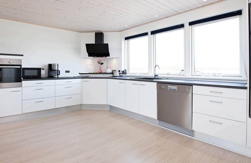 Kramnitse House | Ideal 10-Person Holiday Home with Oceanfront Views in Rødby