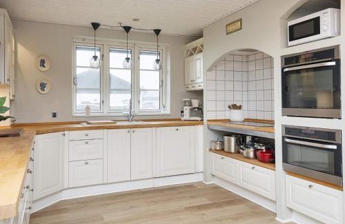 Thyboron House | Family-Friendly Holiday Home Thyborøn VI with Pool Access