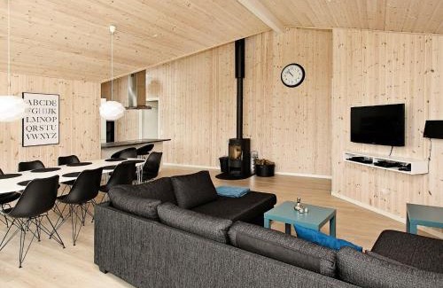 Nørre Lyngby House | Family-Friendly Four-Bedroom Holiday Home in Løkken