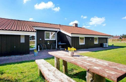 Grønhøj House | Pet-Friendly Retreat at Holiday Home Aksel Munchsvej