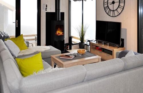 yer House | Spacious Holiday Home for 10 in Yer - Family Friendly Retreat